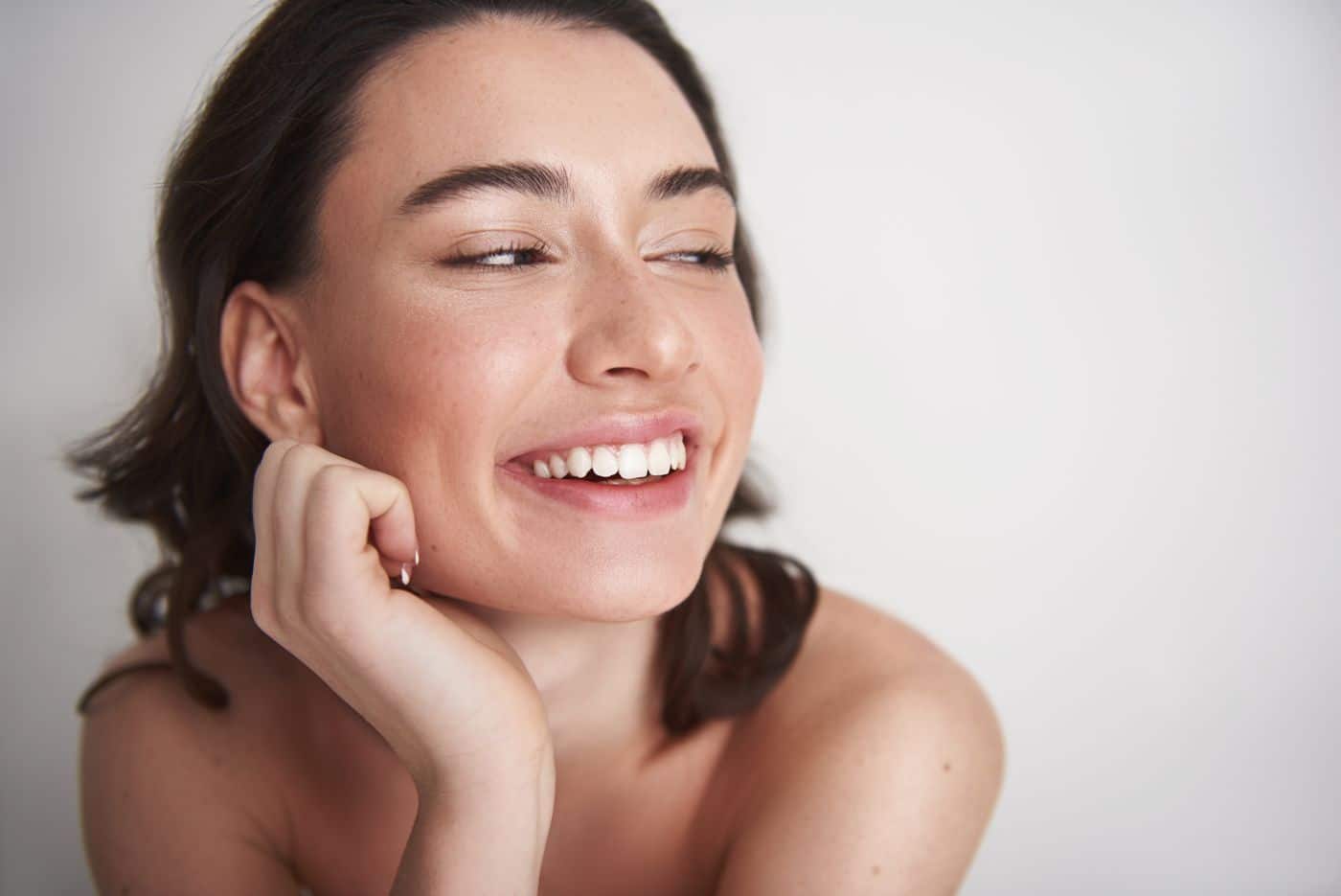 Gesichtsbehandlungen bei alestetics® Zürich – Pre-Aging, HydraFacial, Microneedling